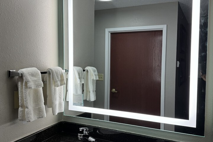 Room 17 of 35