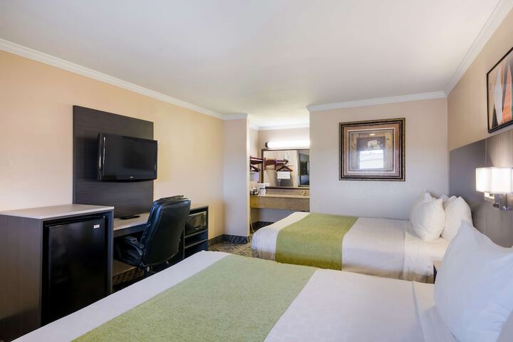 Room 14 of 30