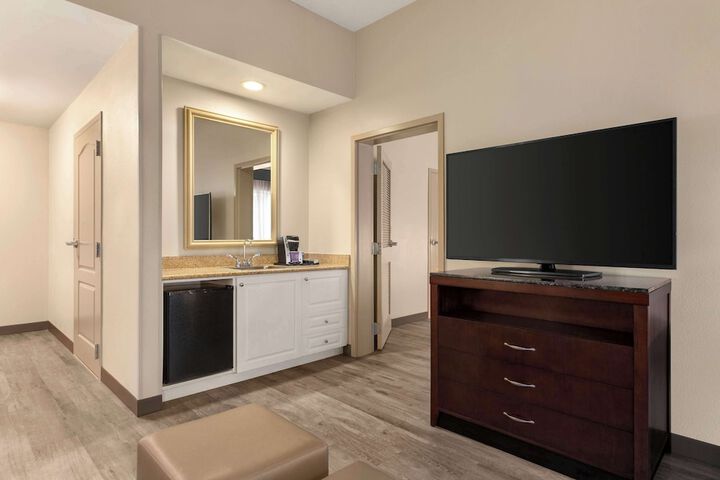 Room 27 of 49
