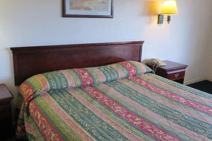 Room 23 of 40