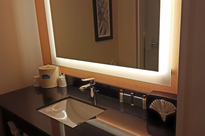 Room 8 of 35