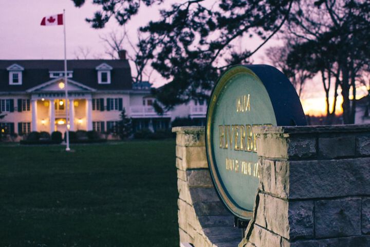 Riverbend Inn and Vineyard