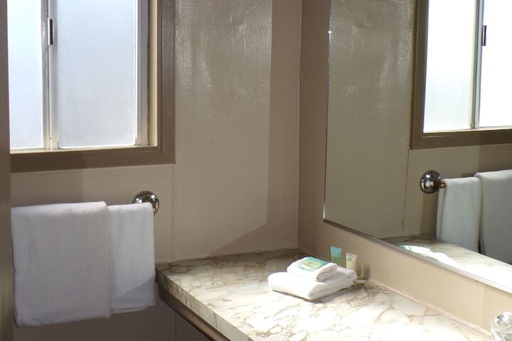 Room 80 of 90