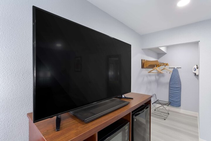 Room 26 of 37