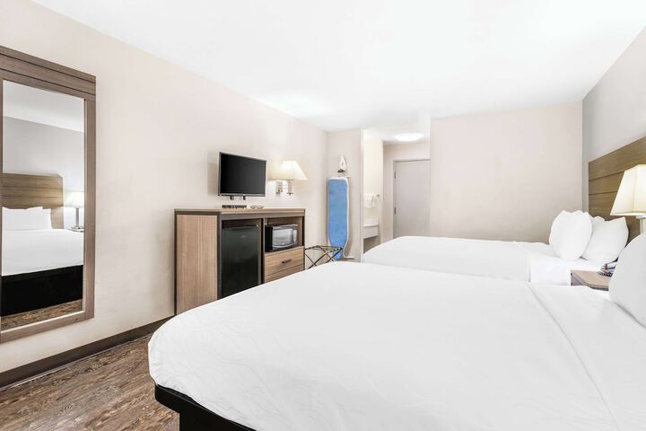 Room 7 of 32