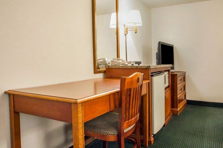 Room 9 of 20