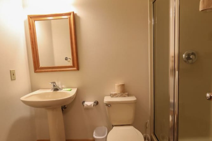 Room 53 of 184