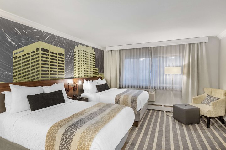 Room 32 of 59