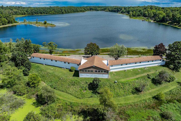 Fox Lakeview Lodge