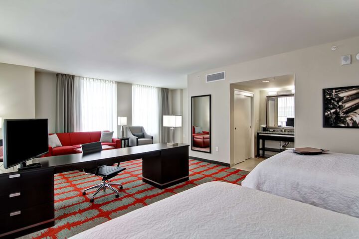 Room 32 of 41