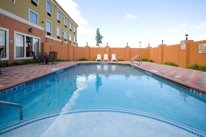 Holiday Inn Express Jourdanton - Pleasanton by IHG