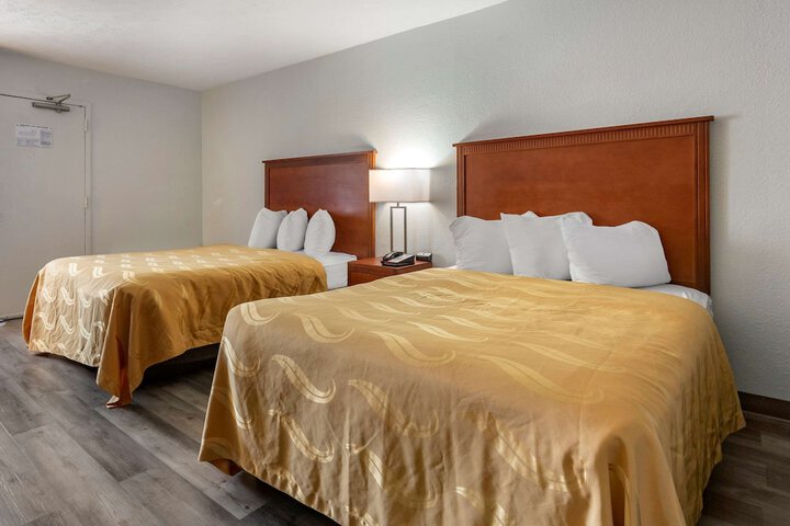Room 16 of 38