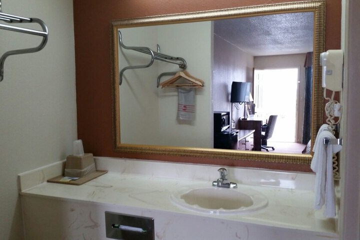 Room 10 of 42