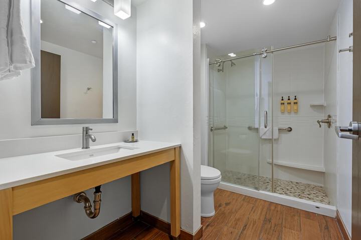 Best Western Plus South Coast Inn