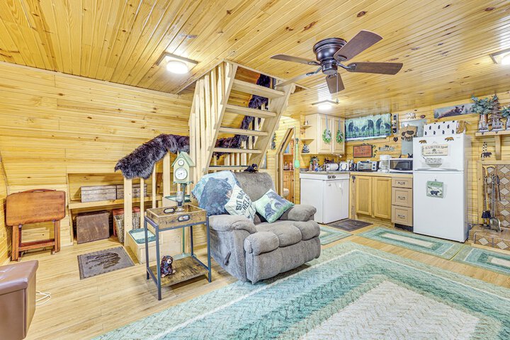 Carrollton Cabin w / Patio & Fire Pit!