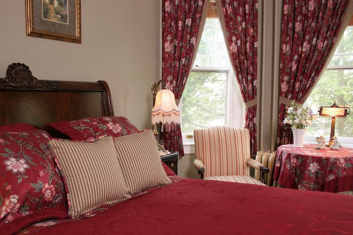 B. F. Hiestand House Bed & Breakfast