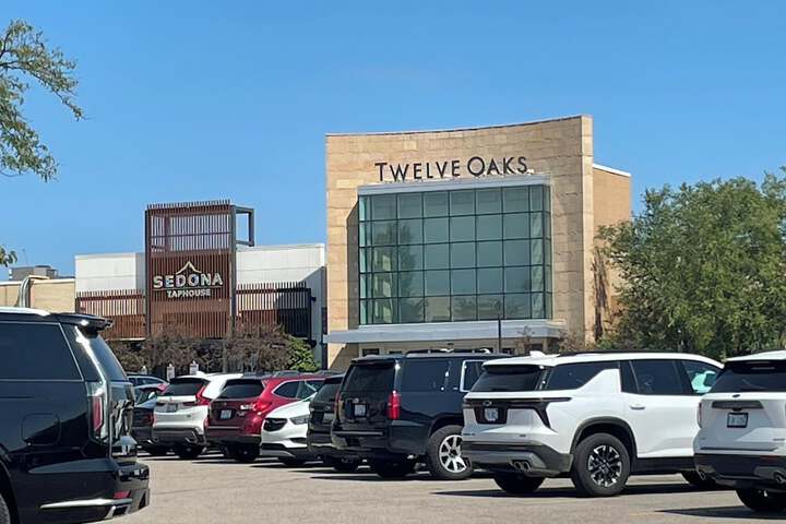 Holiday Inn & Suites Farmington Hills - Detroit NW by IHG