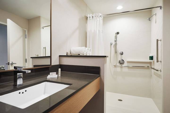 Room 12 of 20