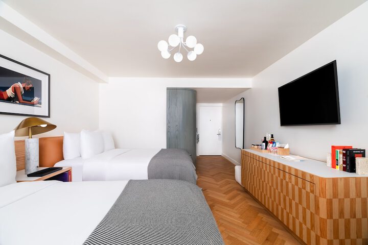 Room 18 of 48