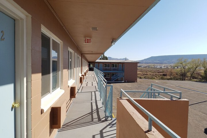 Leisure Lodge Motel