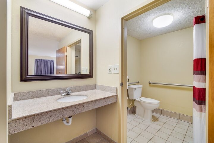 Room 32 of 43