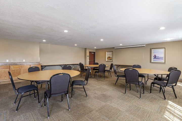 Sleep Inn & Suites Pleasant Hill - Des Moines