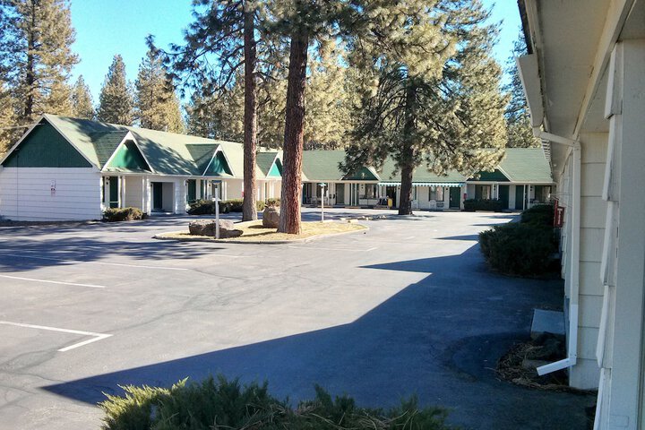Green Gables Motel & Suites