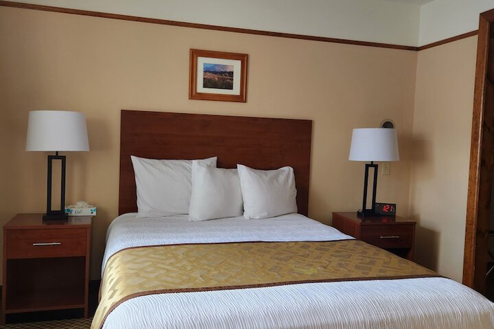 Luxury Inn & Suites