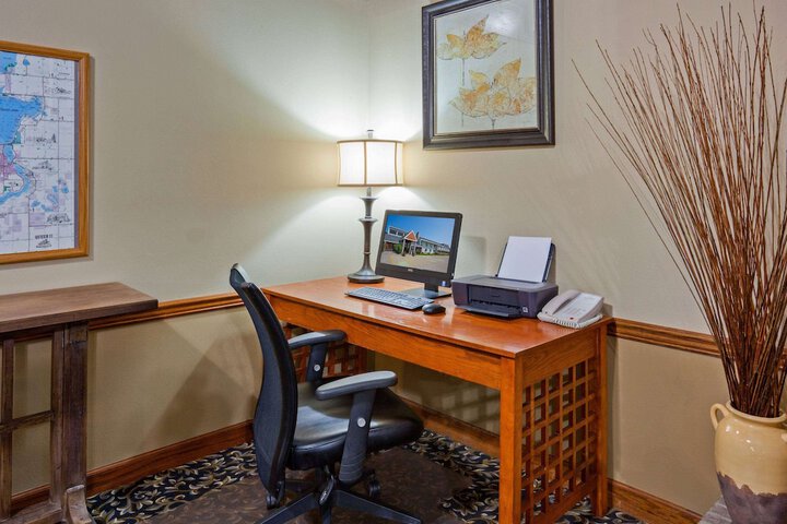 Business Center 25 of 25