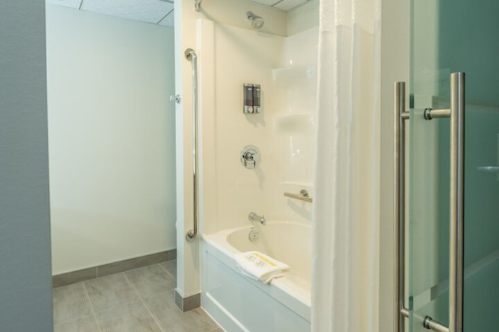 Room 13 of 65