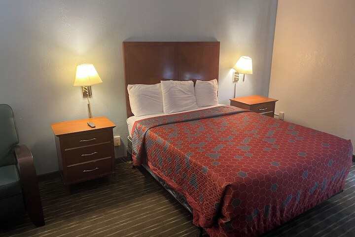 Room 7 of 18