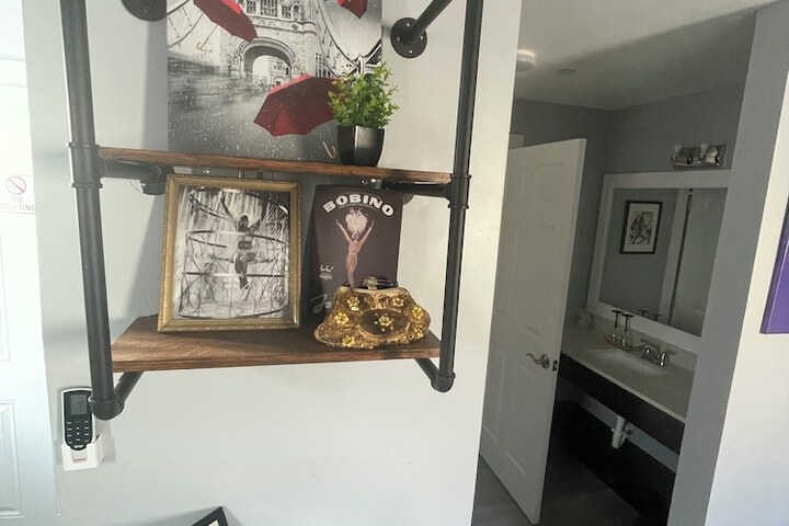 Room 11 of 21
