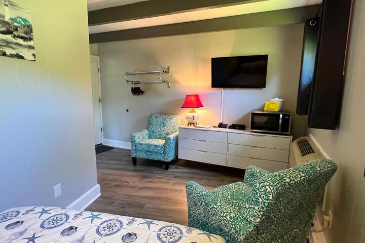 Claddagh Motel & Suites