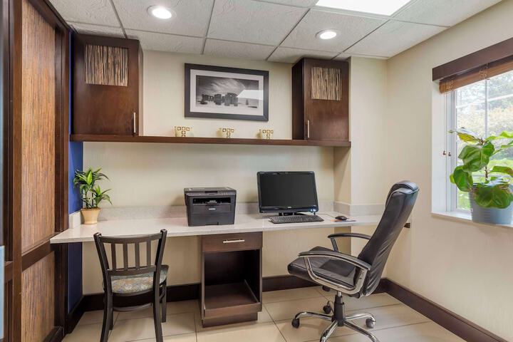 Business Center 39 of 40