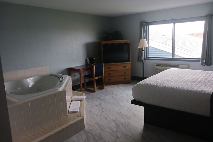 Room 9 of 32
