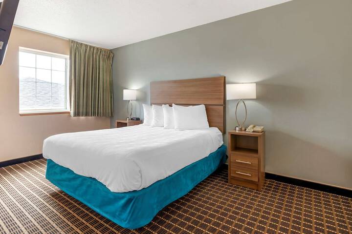 MainStay Suites Dubuque at Hwy 20