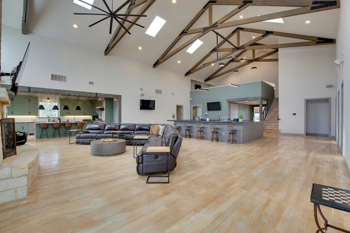 Game Room Fireplaces, On-site Lake! Kaufman Home