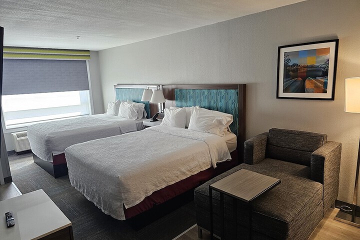 Room 16 of 40