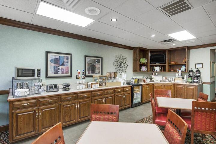 Lamplighter Inn and Suites