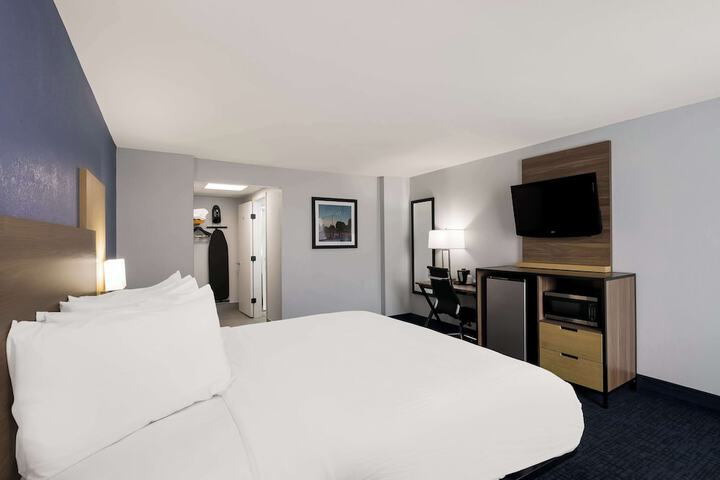 Room 11 of 31