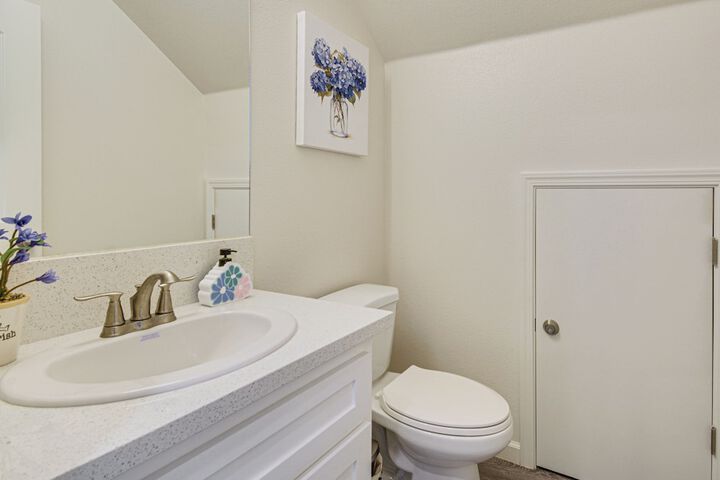 Chowchilla Home w / Private Patio!