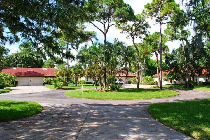 LUX VILLAs on beautiful Palmer Ranch