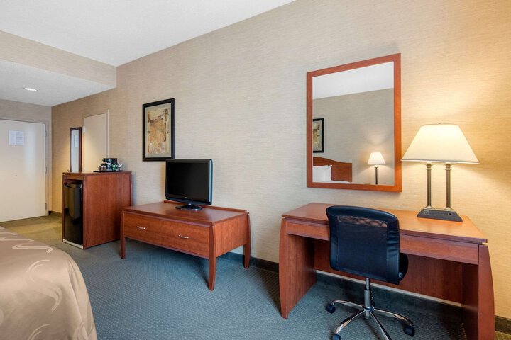 Room 19 of 38