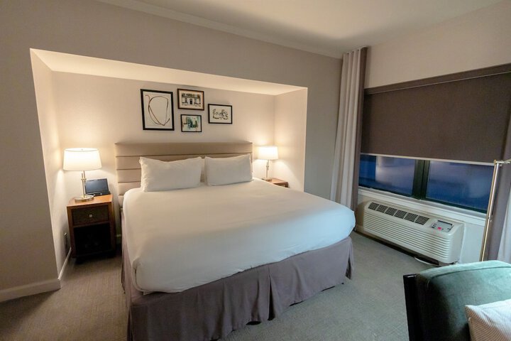 Room 40 of 69