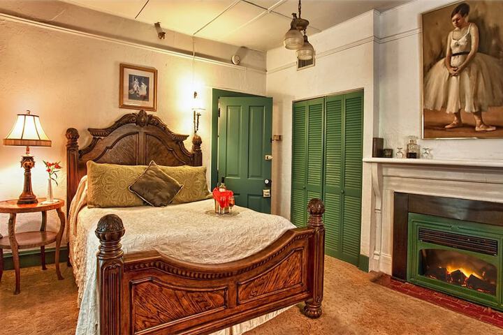 Room 75 of 196