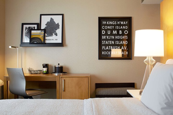 Room 25 of 47