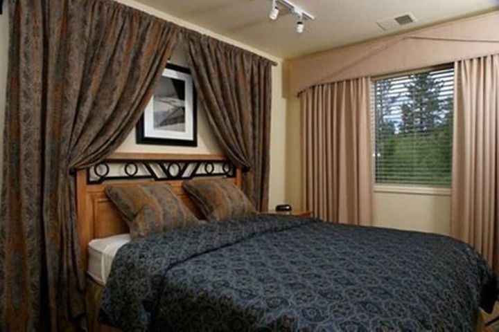 Room 11 of 19