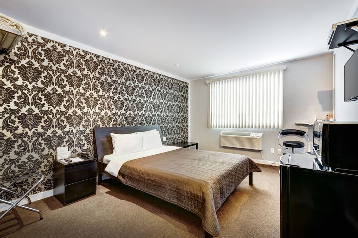 Room 18 of 92