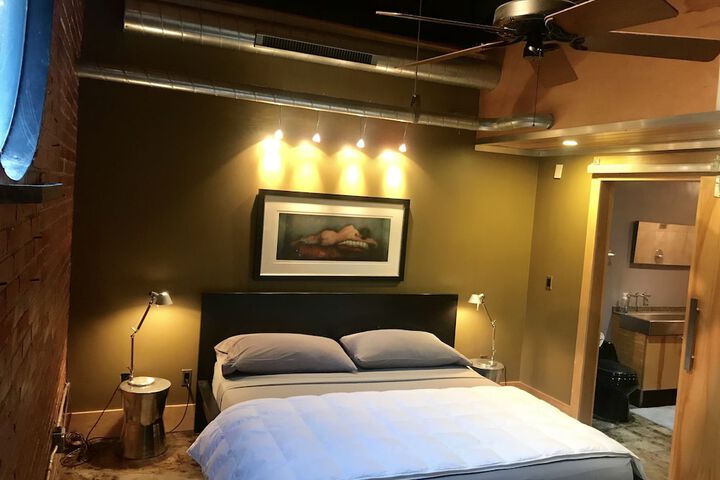 Room 21 of 38