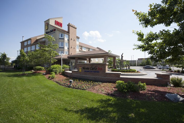 Monte Carlo Inn - Brampton Suites